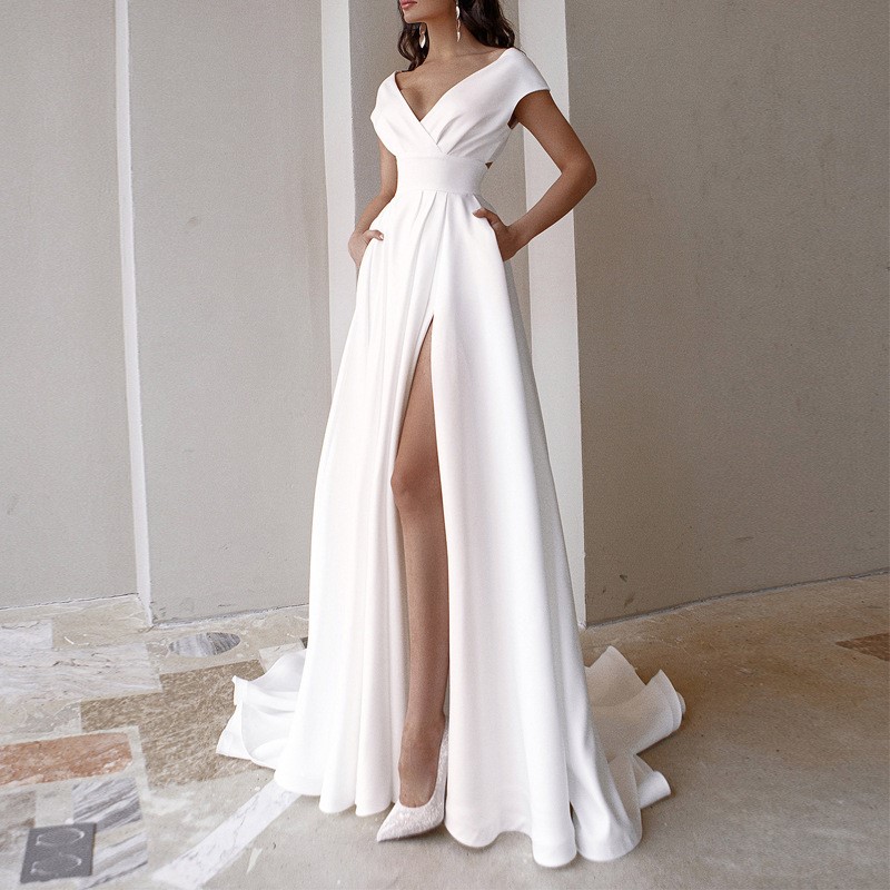 Women Formal Wear Black And White - Yeni Şık Yerlere Kadar Uzanan Kadın