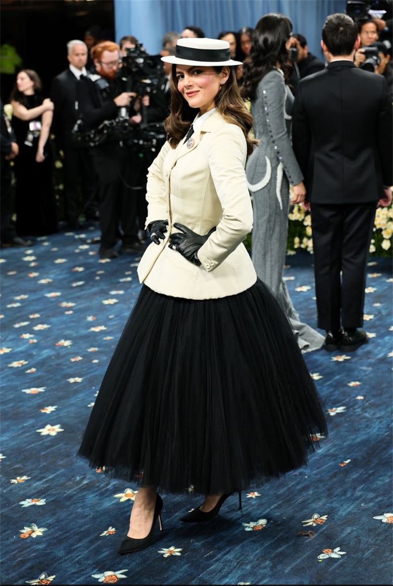 Beyaz Kadın Ofis Takım Elbise  - Women Formal Wear Black And White incelemesi ve fiyatı